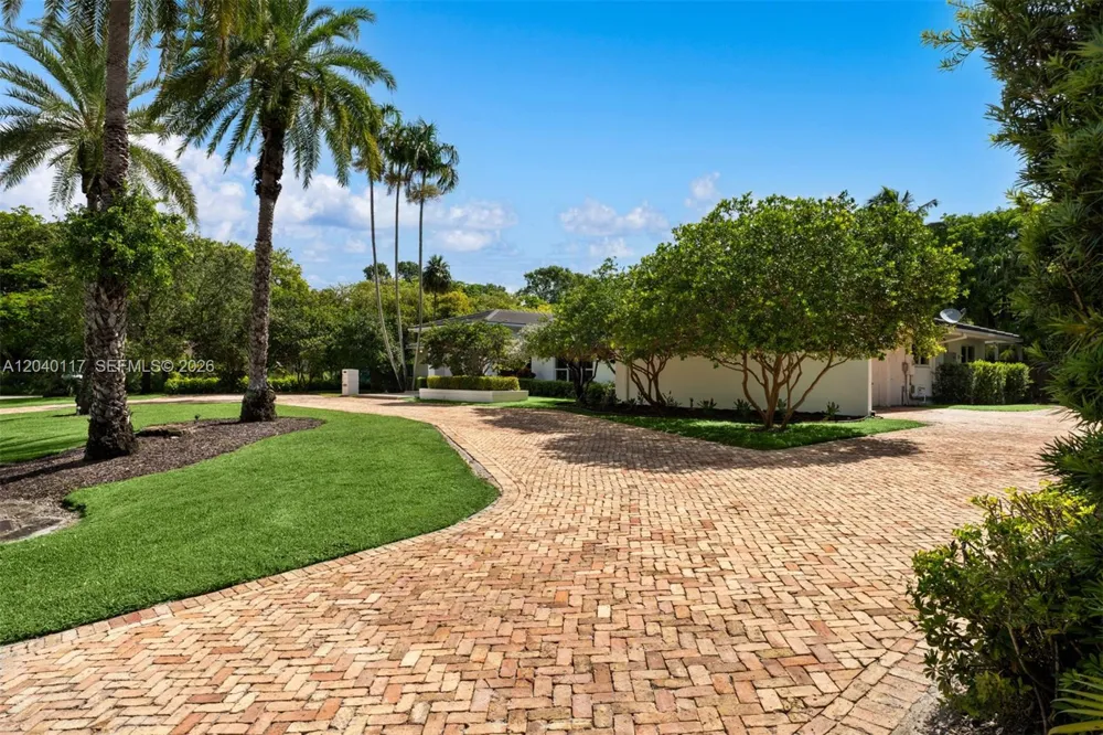 11721 Jacaranda Pl Coral Gables, FL 33156