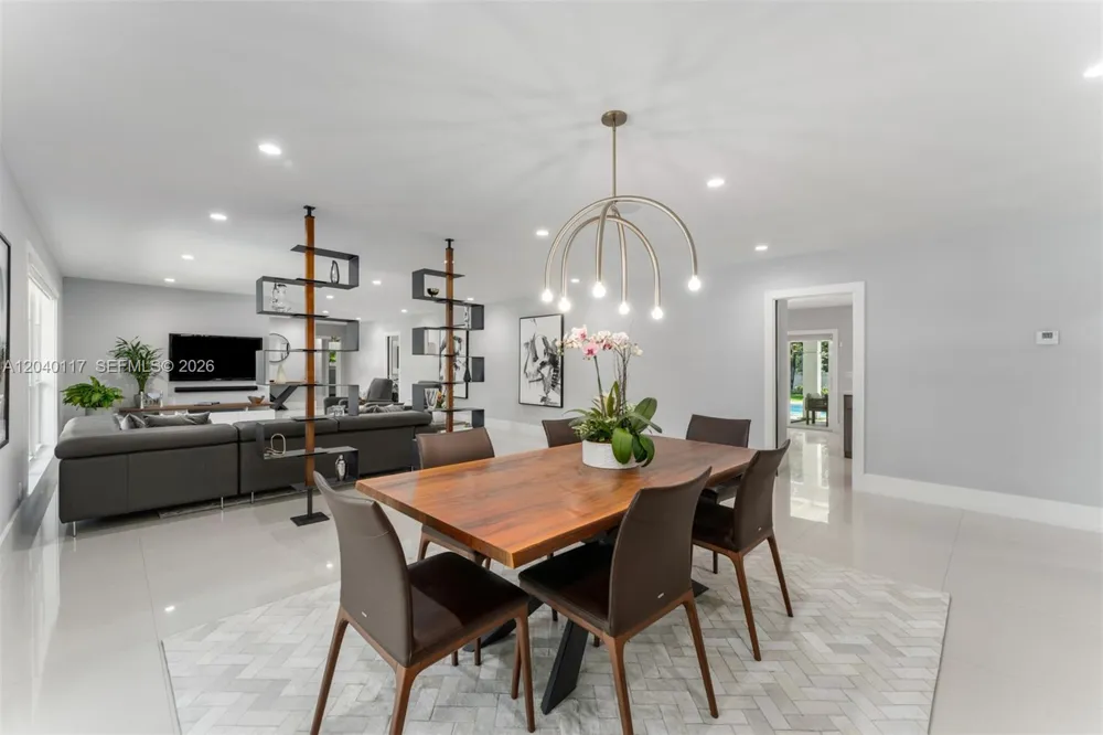 11721 Jacaranda Pl Coral Gables, FL 33156