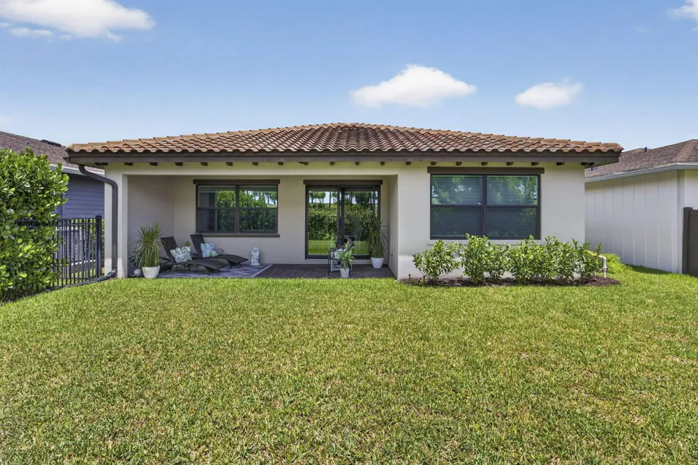 1217 Wandering Willow Way Loxahatchee, FL 33470