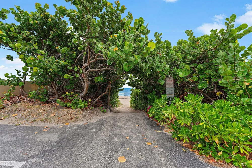 3851 Ocean Boulevard #403 Gulf Stream, FL 33483
