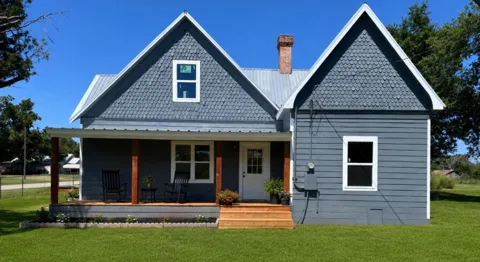 700 Avenue H