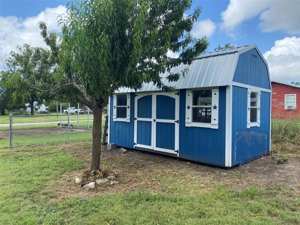 700 Avenue H Blanket, TX 76432