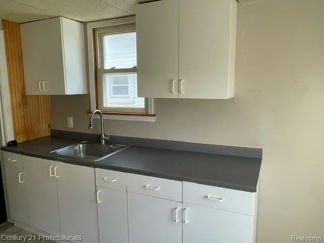 15392 Dixie Redford Charter Township, MI 48239