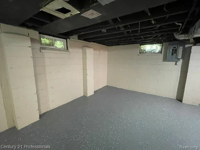 15392 Dixie Redford Charter Township, MI 48239