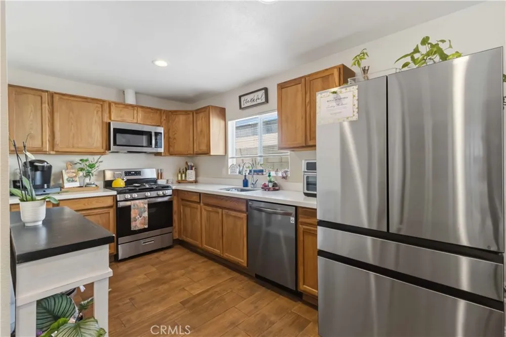 1582 Dakin Simi Valley, CA 93065