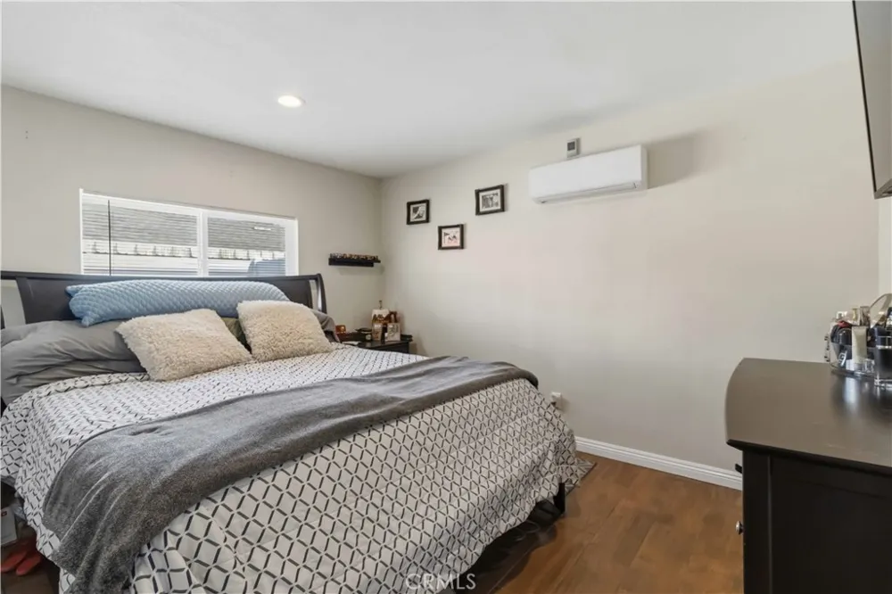 1582 Dakin Simi Valley, CA 93065