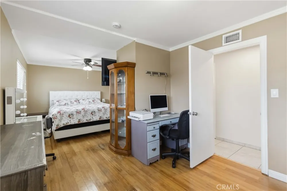 1582 Dakin Simi Valley, CA 93065