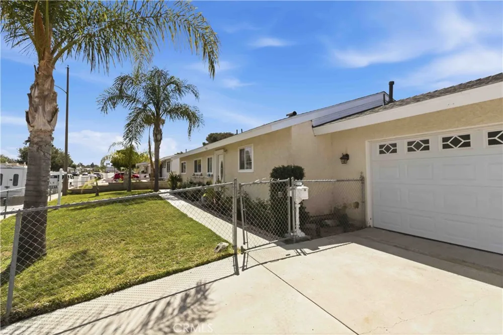1582 Dakin Simi Valley, CA 93065