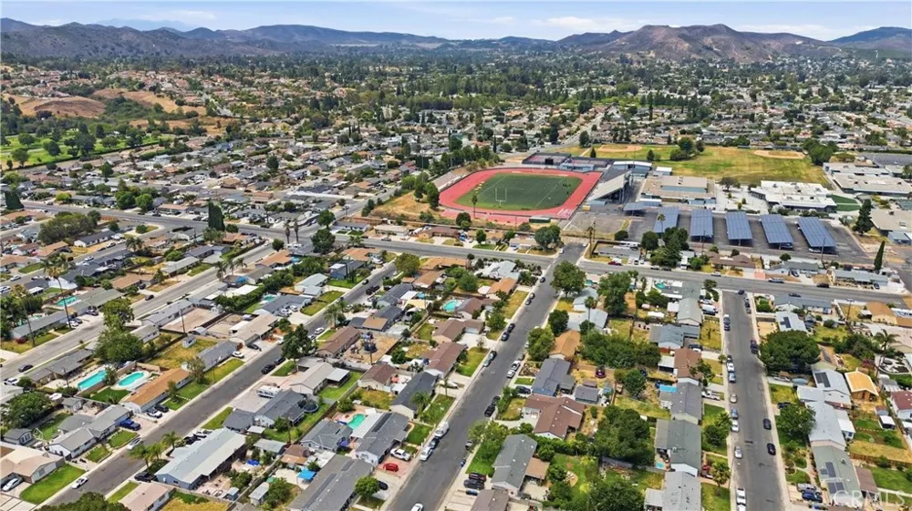1582 Dakin Simi Valley, CA 93065