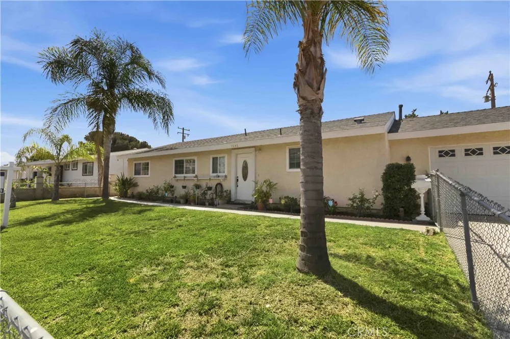 1582 Dakin Simi Valley, CA 93065