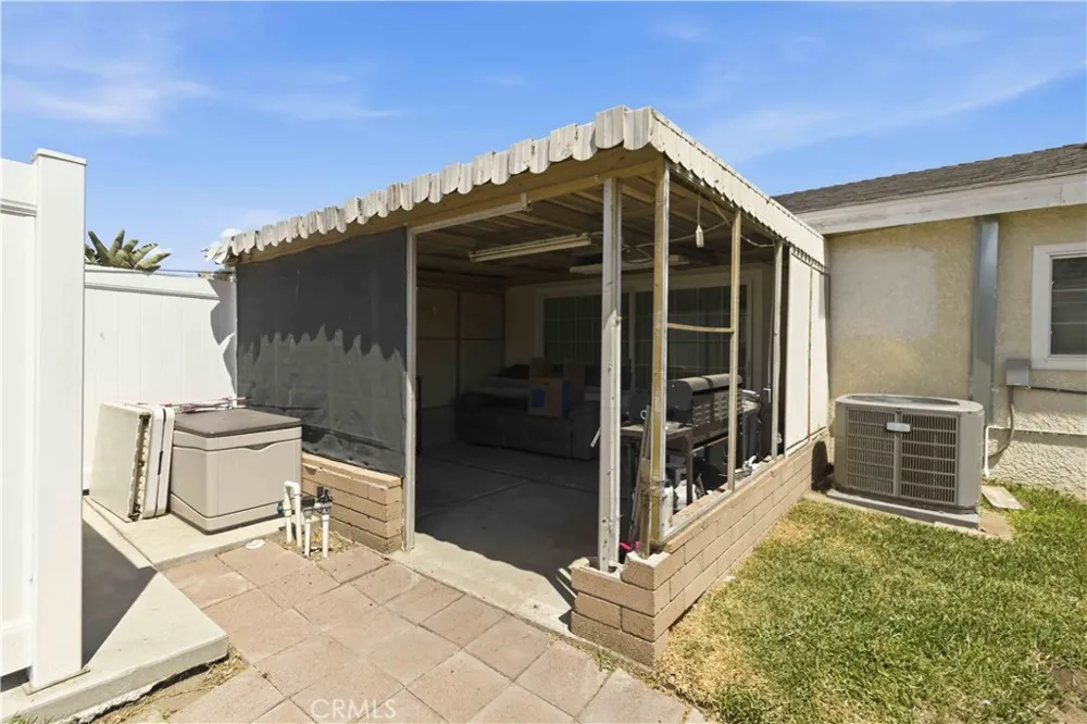 1582 Dakin Simi Valley, CA 93065