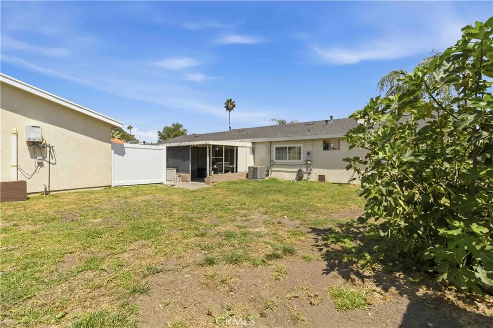 1582 Dakin Simi Valley, CA 93065
