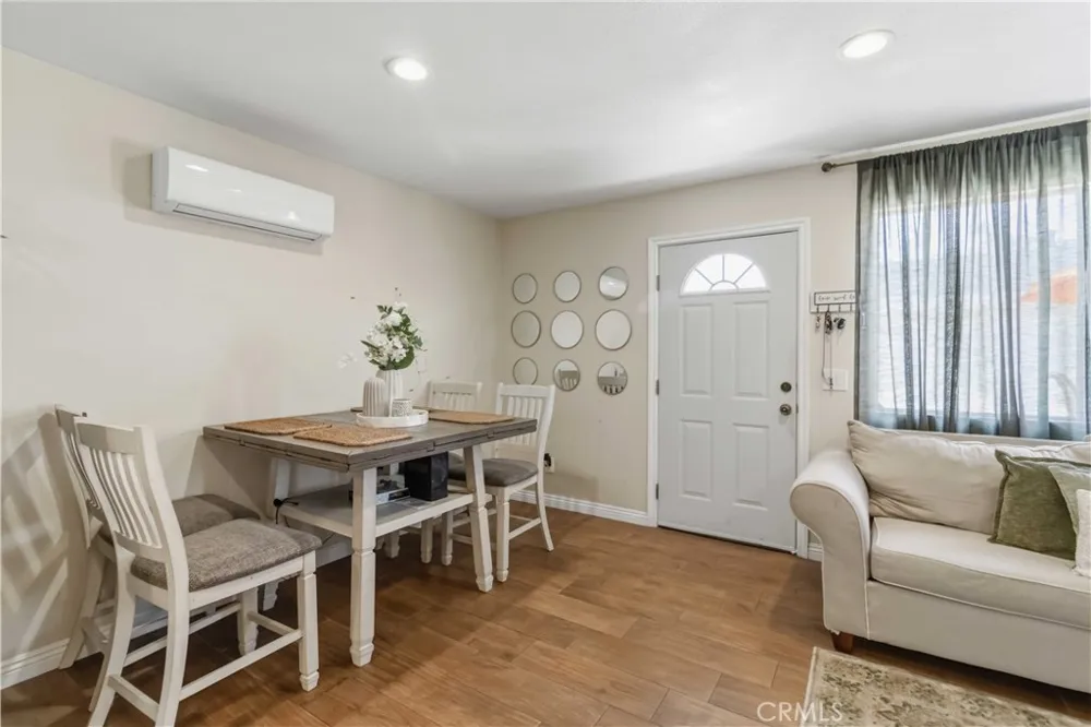 1582 Dakin Simi Valley, CA 93065
