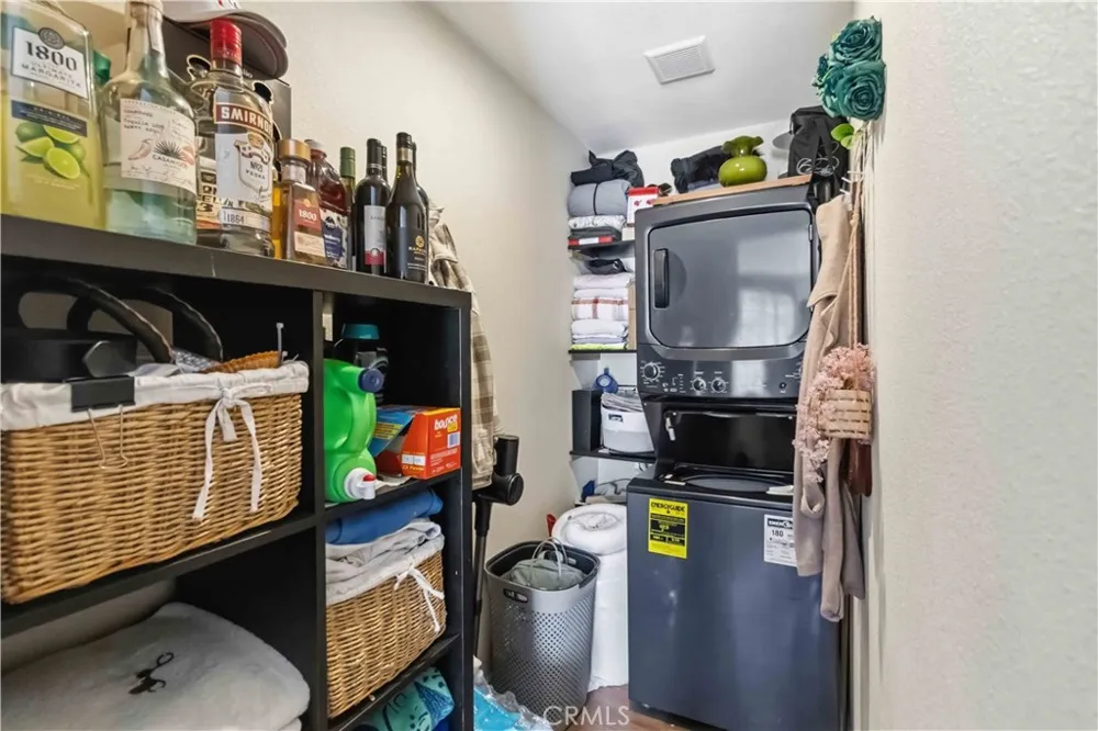1582 Dakin Simi Valley, CA 93065