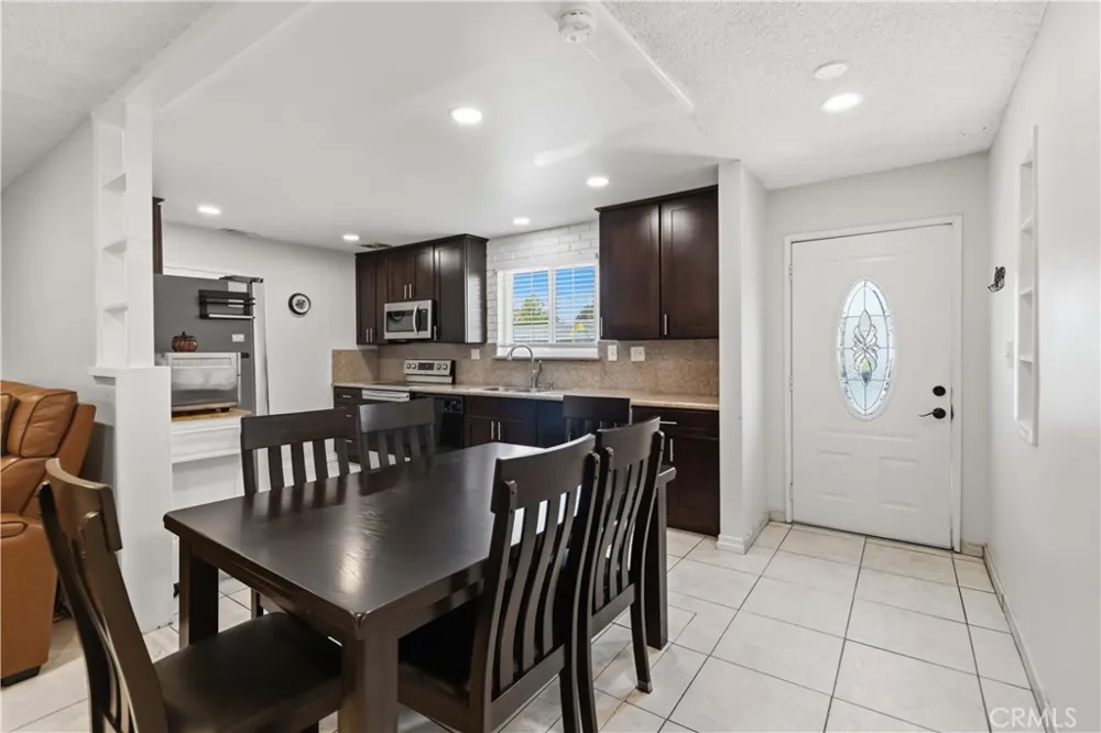 1582 Dakin Simi Valley, CA 93065