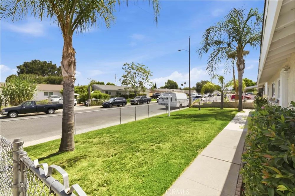 1582 Dakin Simi Valley, CA 93065