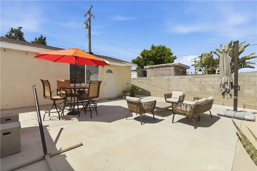 1582 Dakin Simi Valley, CA 93065
