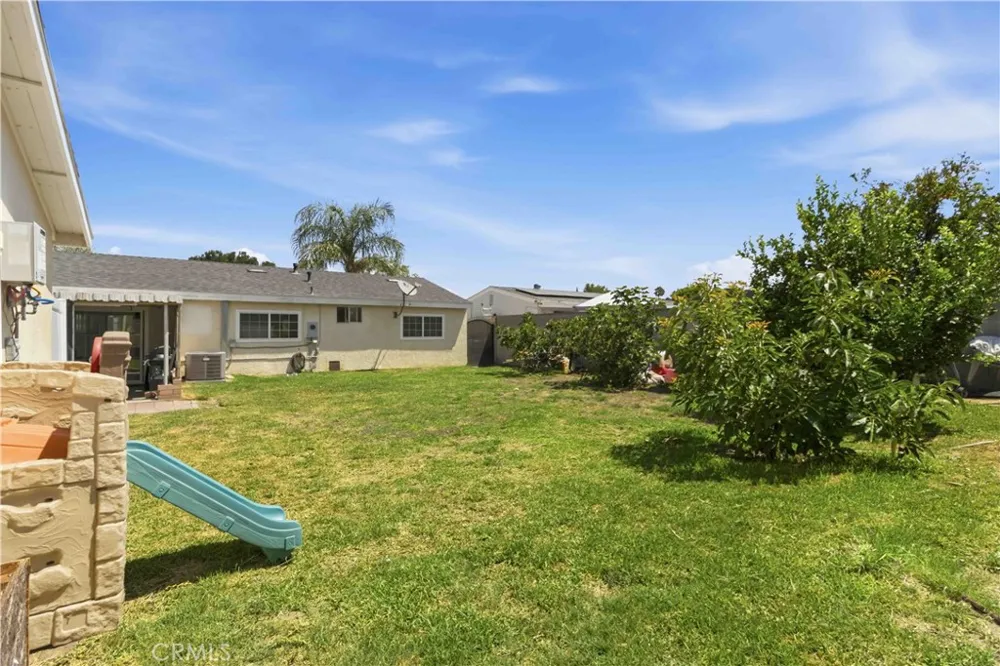1582 Dakin Simi Valley, CA 93065