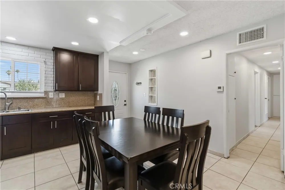 1582 Dakin Simi Valley, CA 93065