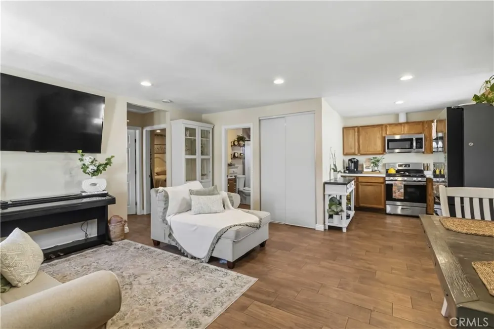 1582 Dakin Simi Valley, CA 93065