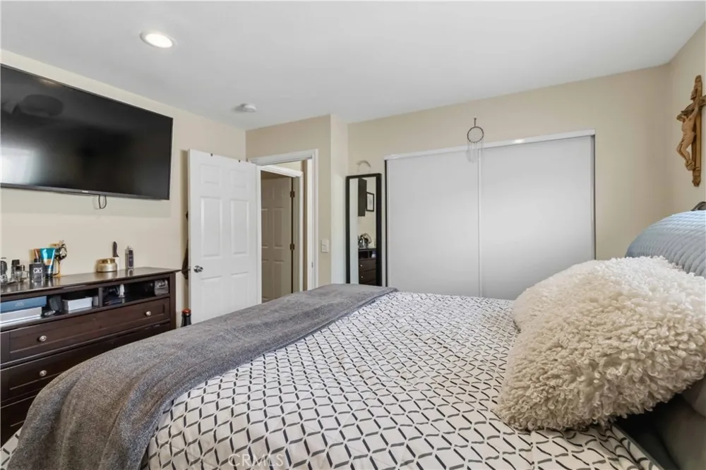 1582 Dakin Simi Valley, CA 93065