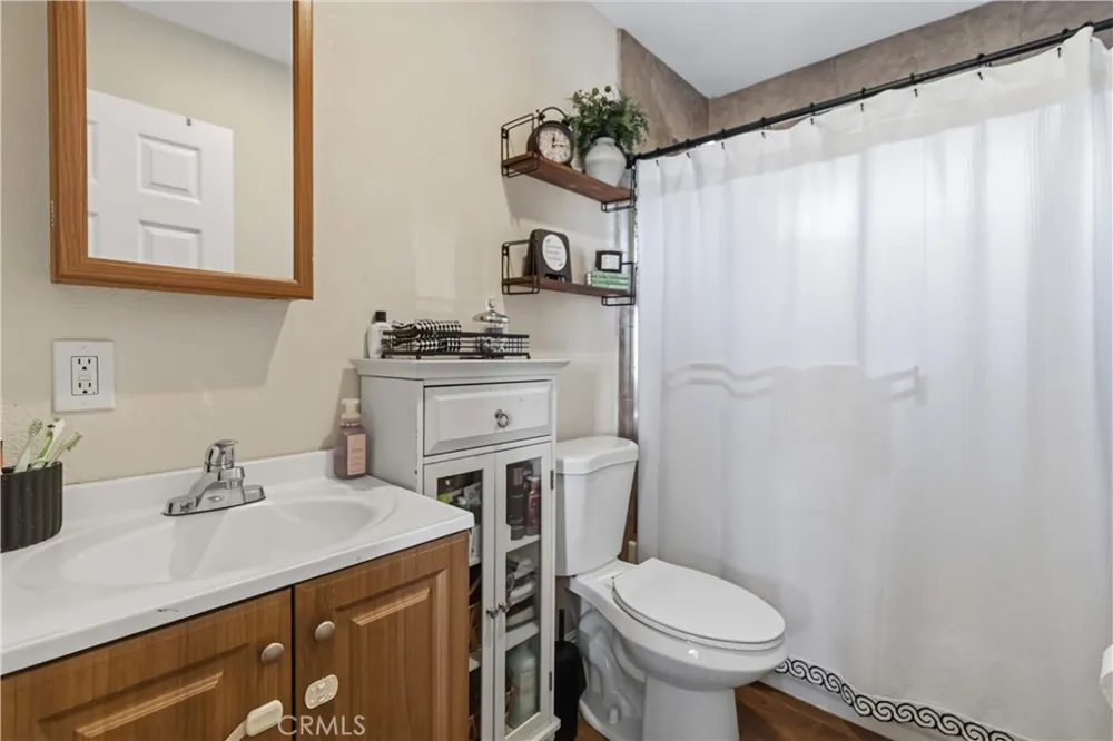 1582 Dakin Simi Valley, CA 93065