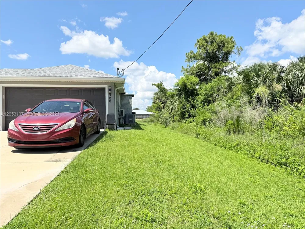 700 Connecticut #Ln Lehigh Acres, FL 33936