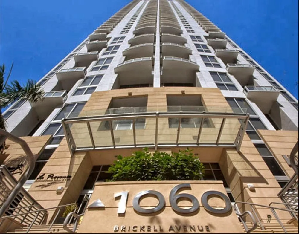 1060 Brickell Avenue #1617 Miami, FL 33131