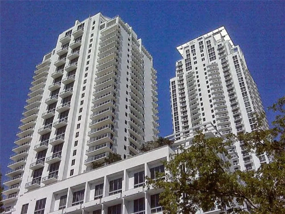 1060 Brickell Avenue #1617 Miami, FL 33131