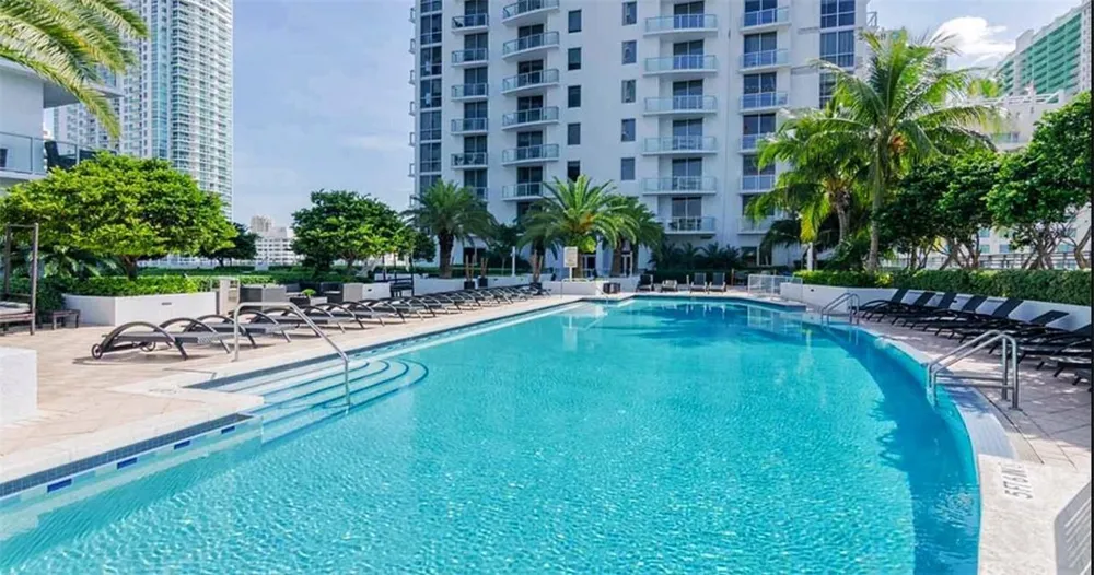 1060 Brickell Avenue #1617 Miami, FL 33131
