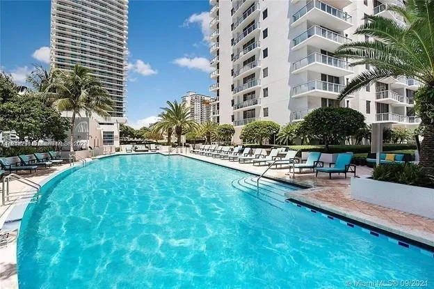 1060 Brickell Avenue #1617 Miami, FL 33131