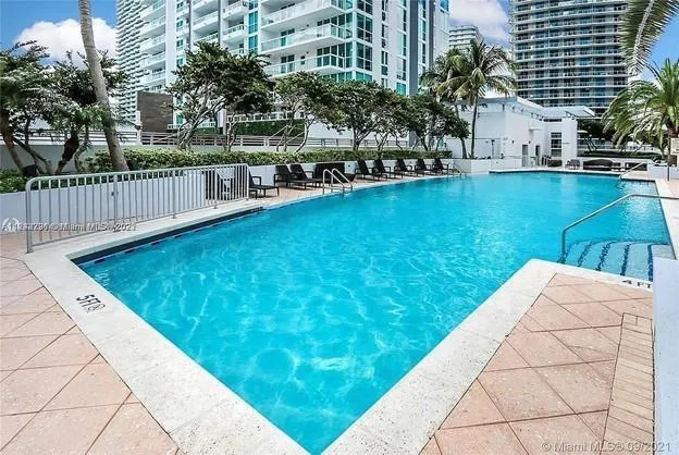 1060 Brickell Avenue #1617 Miami, FL 33131