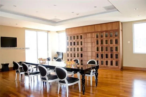1060 Brickell Avenue #1617 Miami, FL 33131