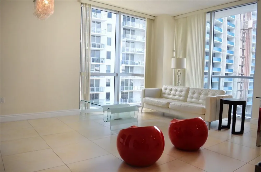 1060 Brickell Avenue #1617 Miami, FL 33131