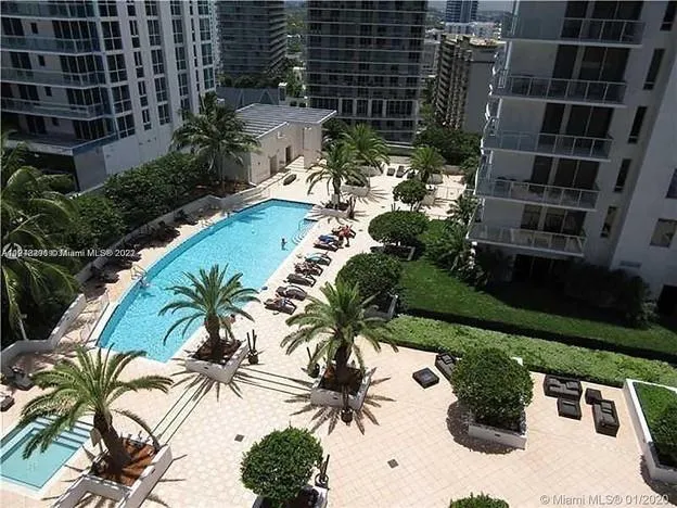 1060 Brickell Avenue #1617 Miami, FL 33131