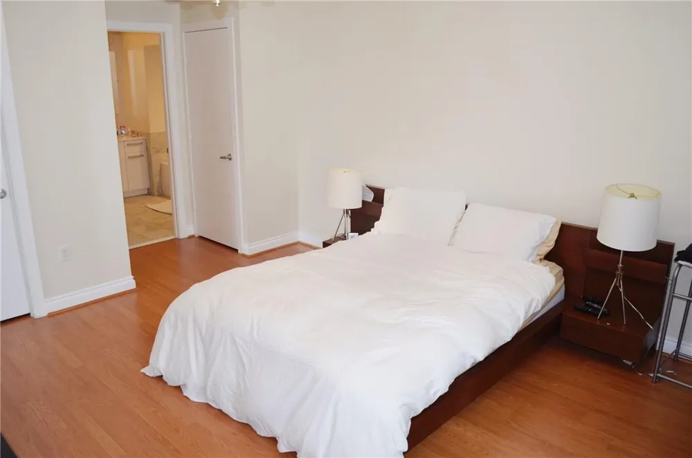 1060 Brickell Avenue #1617 Miami, FL 33131