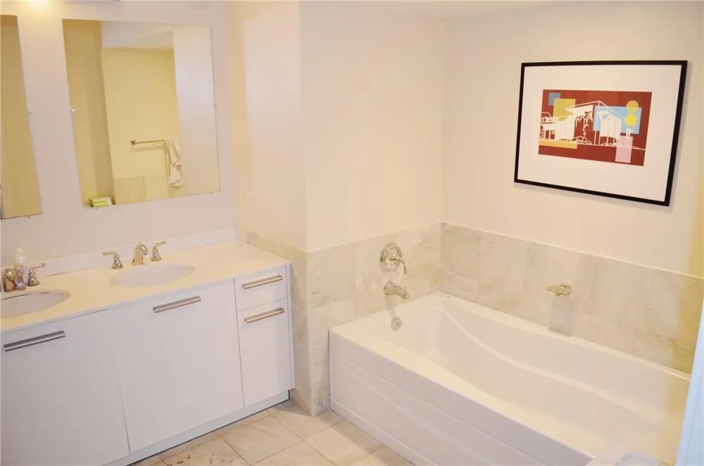1060 Brickell Avenue #1617 Miami, FL 33131