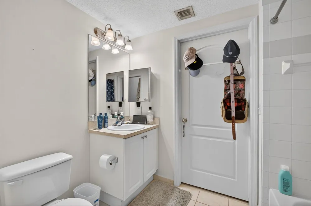 11029 LEGACY BOULEVARD #201 Palm Beach Gardens, FL 33410