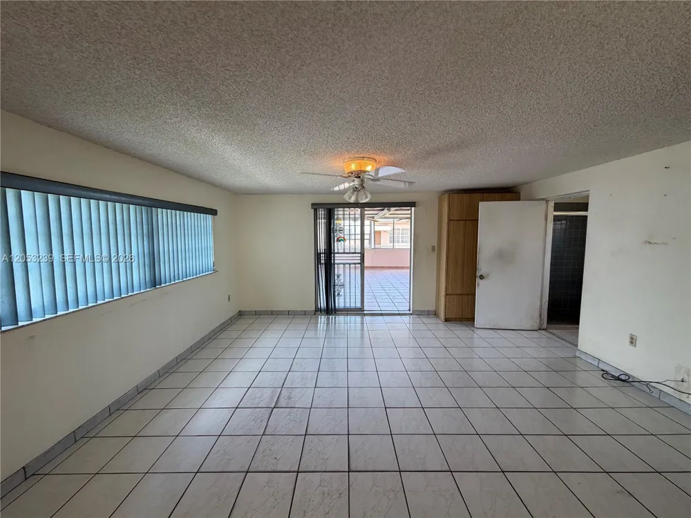 881 E 14th St Hialeah, FL 33010