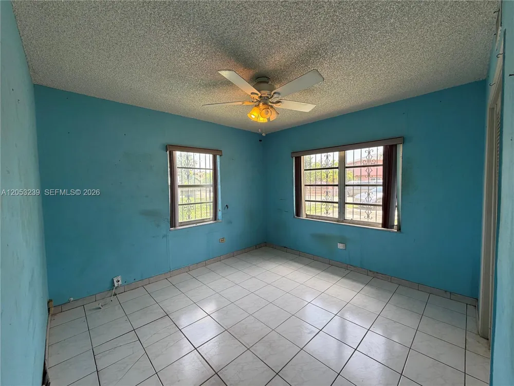 881 E 14th St Hialeah, FL 33010
