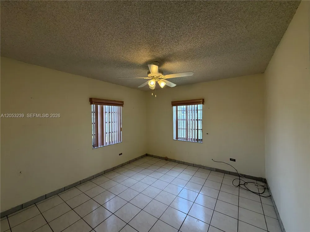 881 E 14th St Hialeah, FL 33010