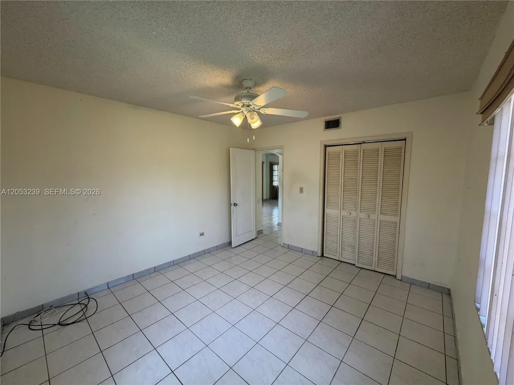 881 E 14th St Hialeah, FL 33010