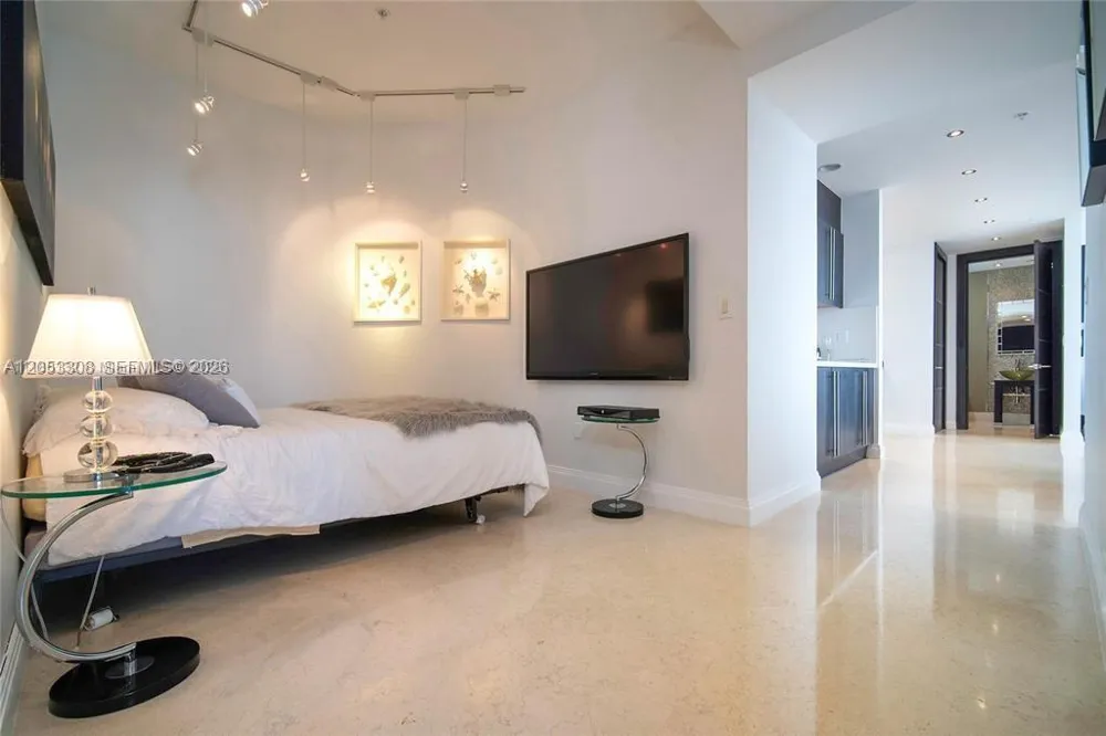 18101 Collins Ave #1101 Sunny Isles Beach, FL 33160