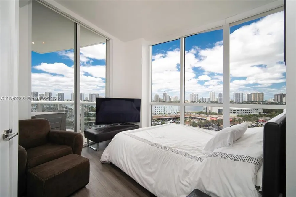 18101 Collins Ave #1101 Sunny Isles Beach, FL 33160