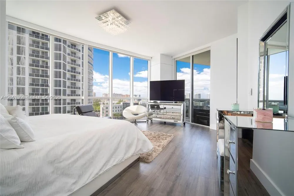 18101 Collins Ave #1101 Sunny Isles Beach, FL 33160