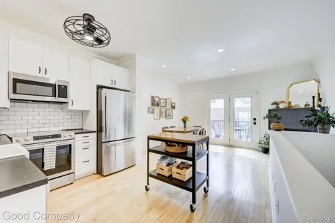 291 E Palmer Street #12