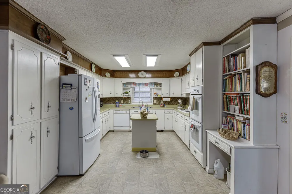 329 RIVERBEND DR Royston, GA 30662