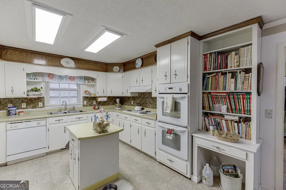 329 RIVERBEND DR Royston, GA 30662