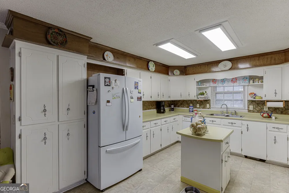 329 RIVERBEND DR Royston, GA 30662