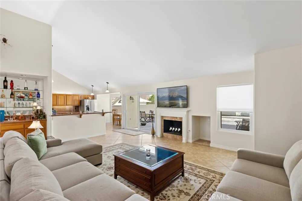 2017 Windemere Way Upland, CA 91784